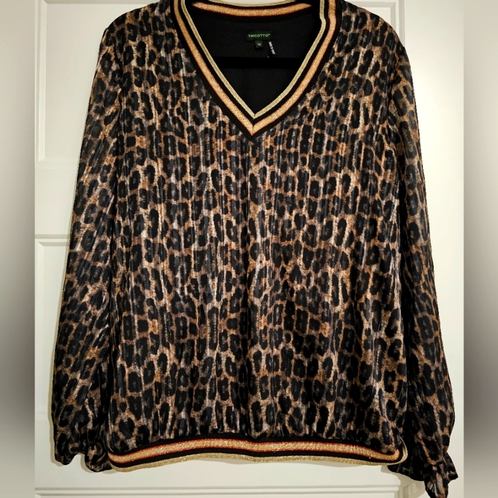 Tricotto Women's Leopard Print Blouse sz medium